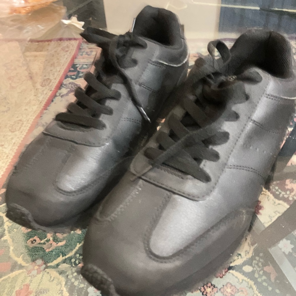 Unisex Tred Safe work shoes men 9 women 10.5
New
